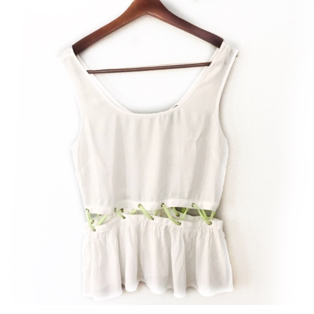NWT Flowy peekaboo Top